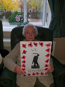 WW1 centenary marked with 100 poppies at care home