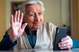 elderly woman using Social Technology